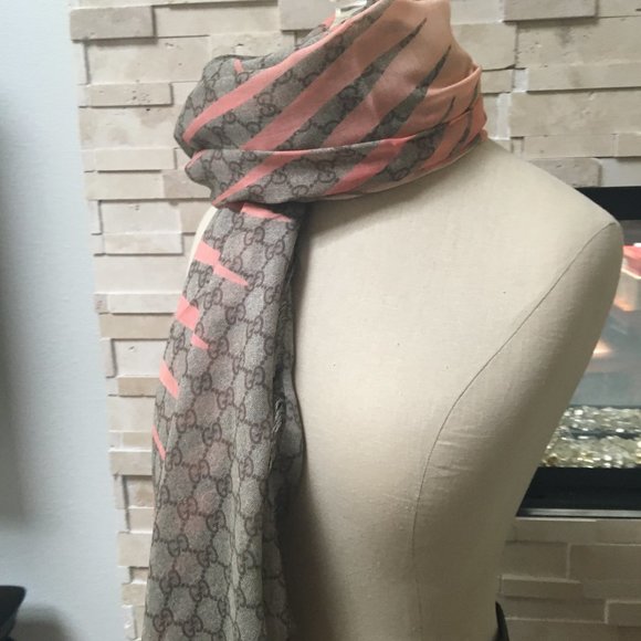 Gucci Scarf/Wrap - Picture 6 of 14